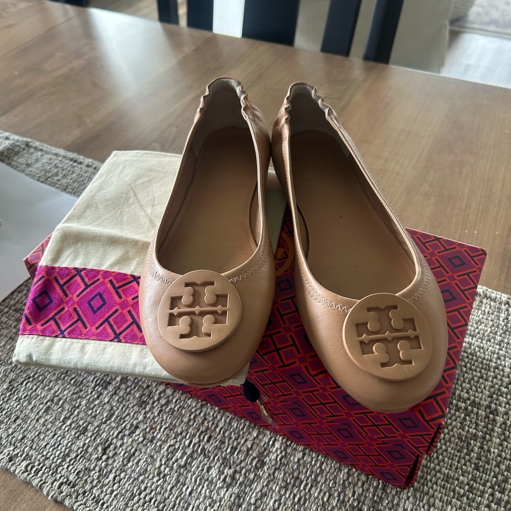 Tory Burch Beige Minnie Logo Flats